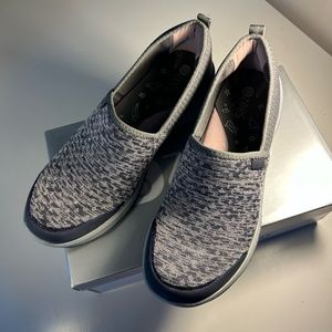 BZees slip on shoes